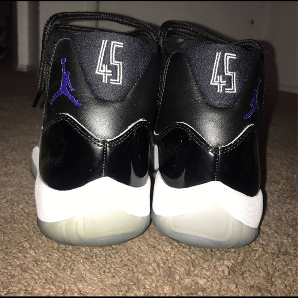 2016 Jordan 11 Space Jam - Picture 7 of 9